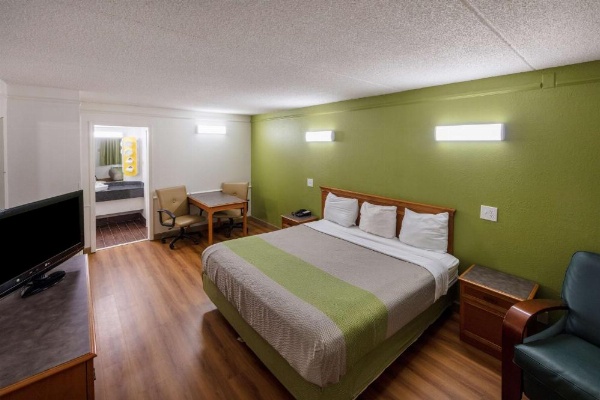 Motel 6-Knoxville, TN image 10