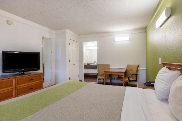 Motel 6-Knoxville, TN image 12