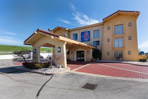 Motel 6-Knoxville, TN image 4