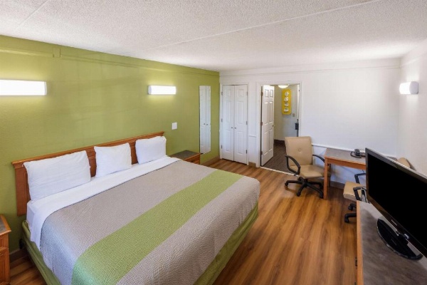 Motel 6-Knoxville, TN image 9